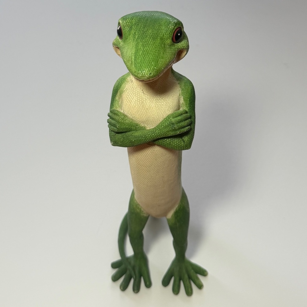 Green and Cream Gecko Figurine - Reptile Habitat Decor